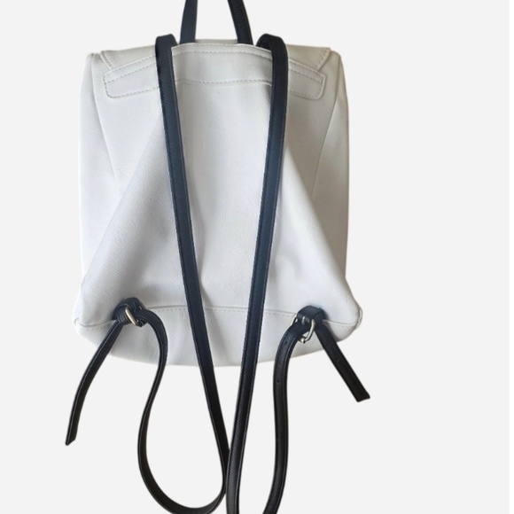 Chic White Character Backpack - Picture 4 of 7